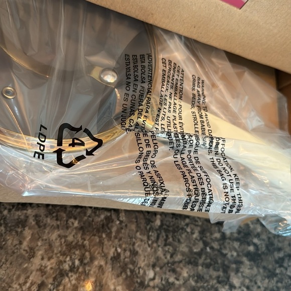 Paris Hilton 2 quart sauce pan with glass lid white and gold NEW - Picture 8 of 8